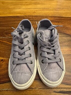 Youth Converse low-top sneakers in Provence purple with white sole